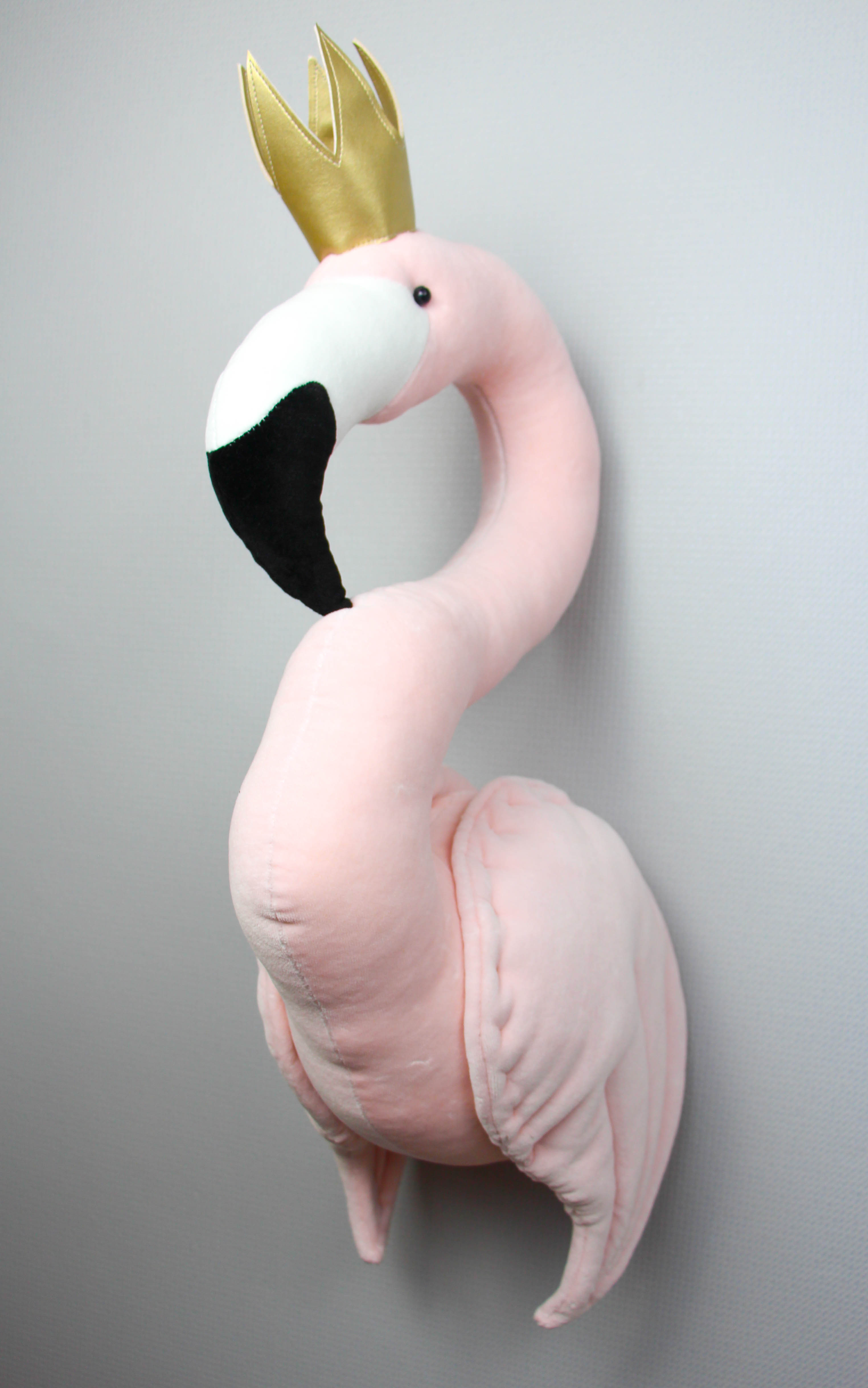 FLAMINGO WANDDEKORATION KRONE GOLD Kleine Schleife flamingo-wanddekoration-krone-gold-kleine-schleife